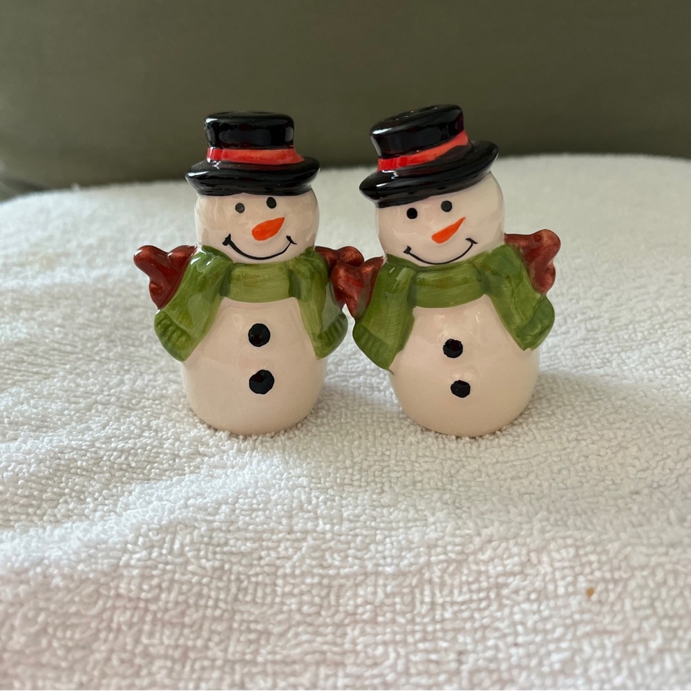 Vintage Christmas Snow Man Salt and Pepper Shakers